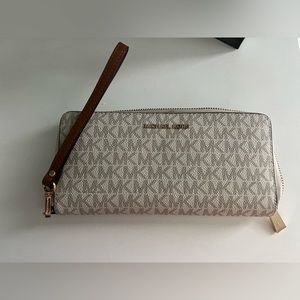 Michael kors wallet